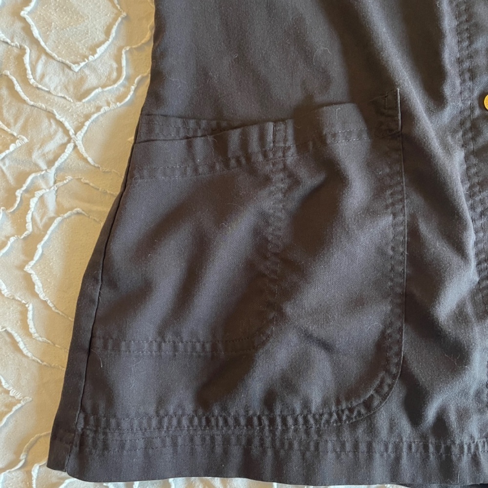 🚨SOLD🚨🎉HOST PICK🎉Greys Anatomy Black Warm-up Scrub Jacket - Picture 3 of 6